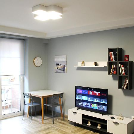 2V1 - Blloku Bkt Apartamento Tirana Exterior foto