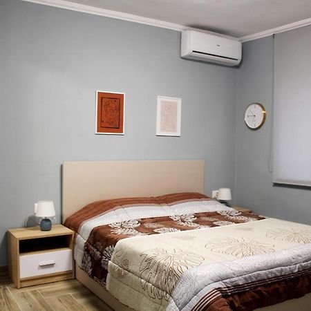 2V1 - Blloku Bkt Apartamento Tirana Exterior foto