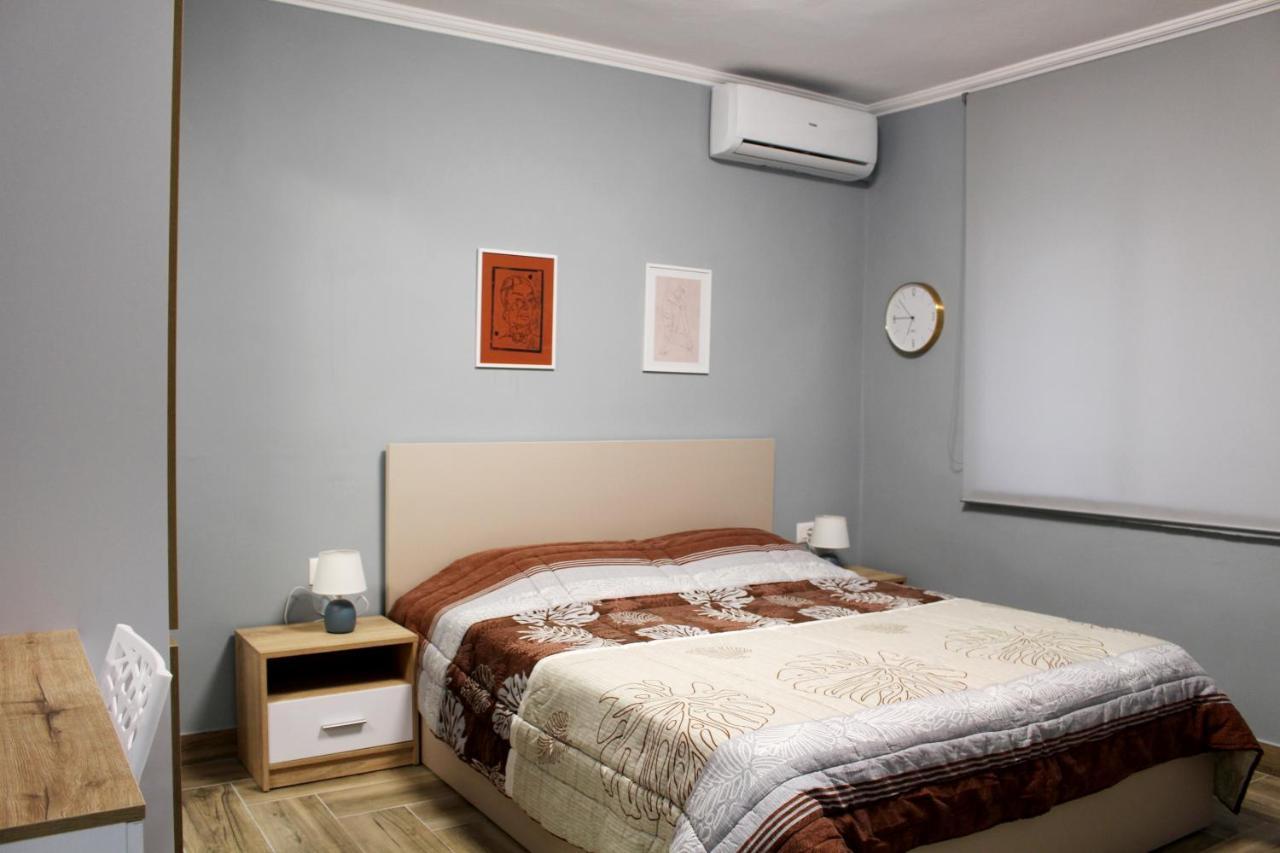 2V1 - Blloku Bkt Apartamento Tirana Exterior foto