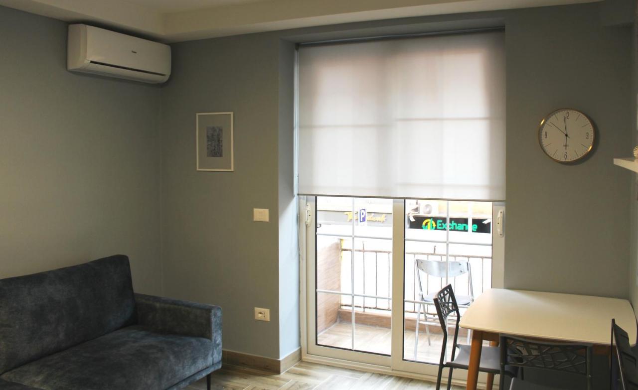 2V1 - Blloku Bkt Apartamento Tirana Exterior foto