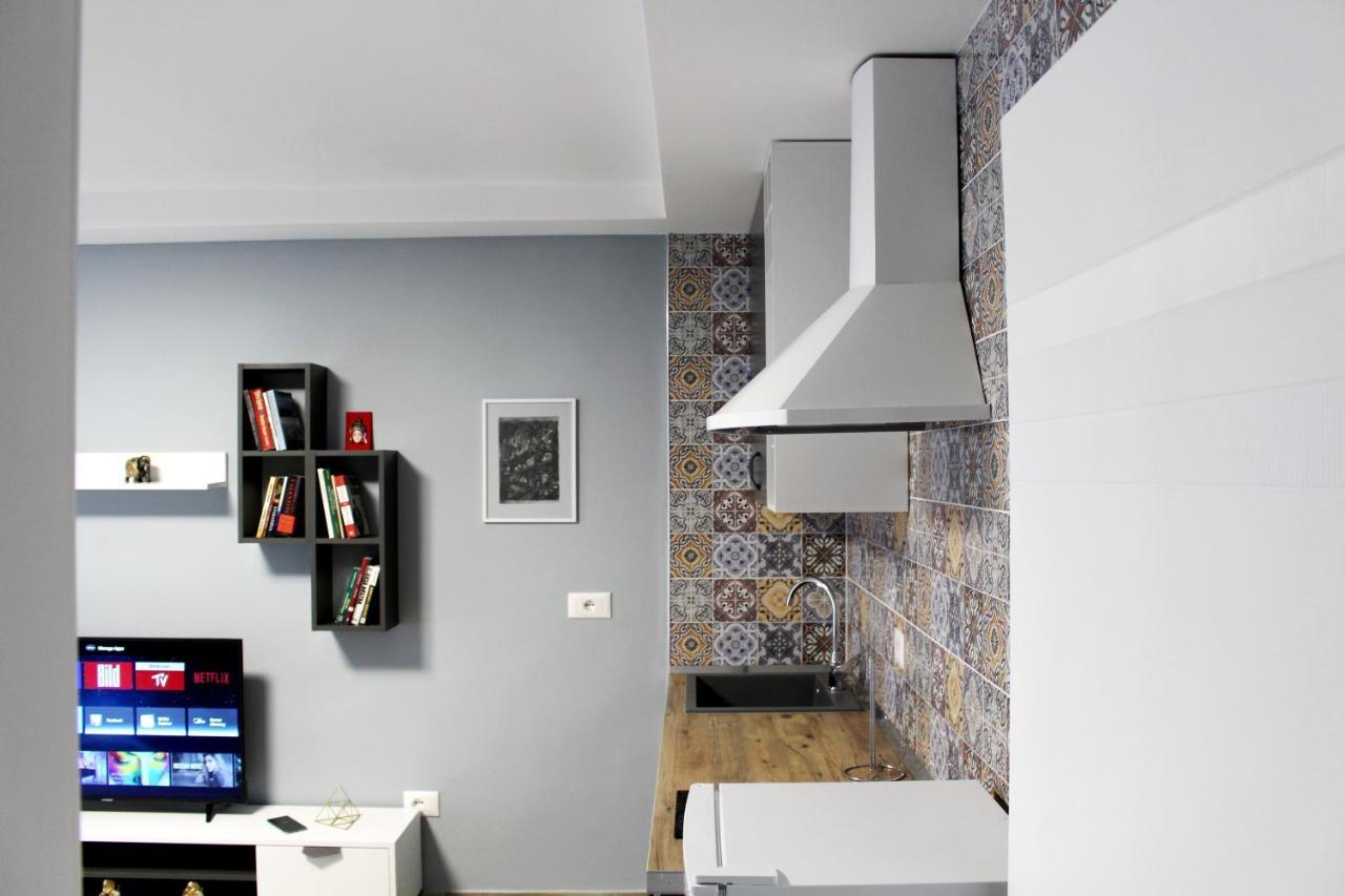 2V1 - Blloku Bkt Apartamento Tirana Exterior foto