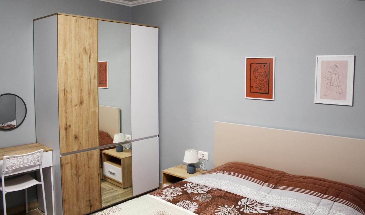 2V1 - Blloku Bkt Apartamento Tirana Exterior foto
