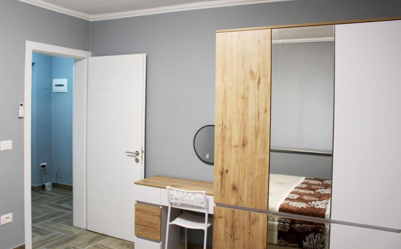2V1 - Blloku Bkt Apartamento Tirana Exterior foto