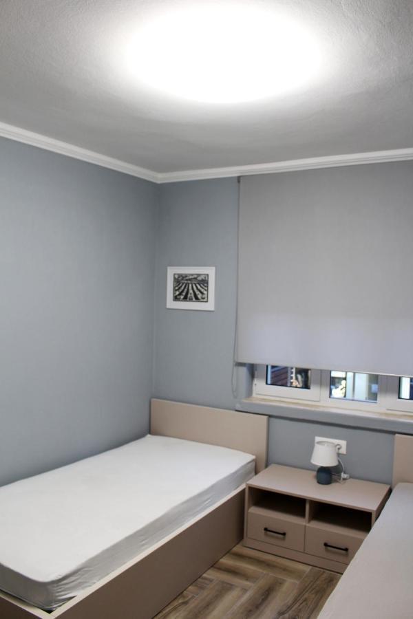 2V1 - Blloku Bkt Apartamento Tirana Exterior foto